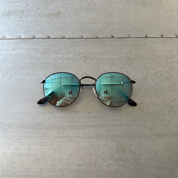Ray-Ban Black Frame Sunglasses - Picture 1 of 5